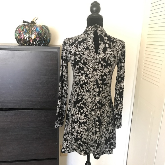 # Floral Black & White Choker Neck Long Top / Dress Size X-Small - Picture 4 of 8